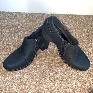 Clarks bendables leather slip on shooties new never worn